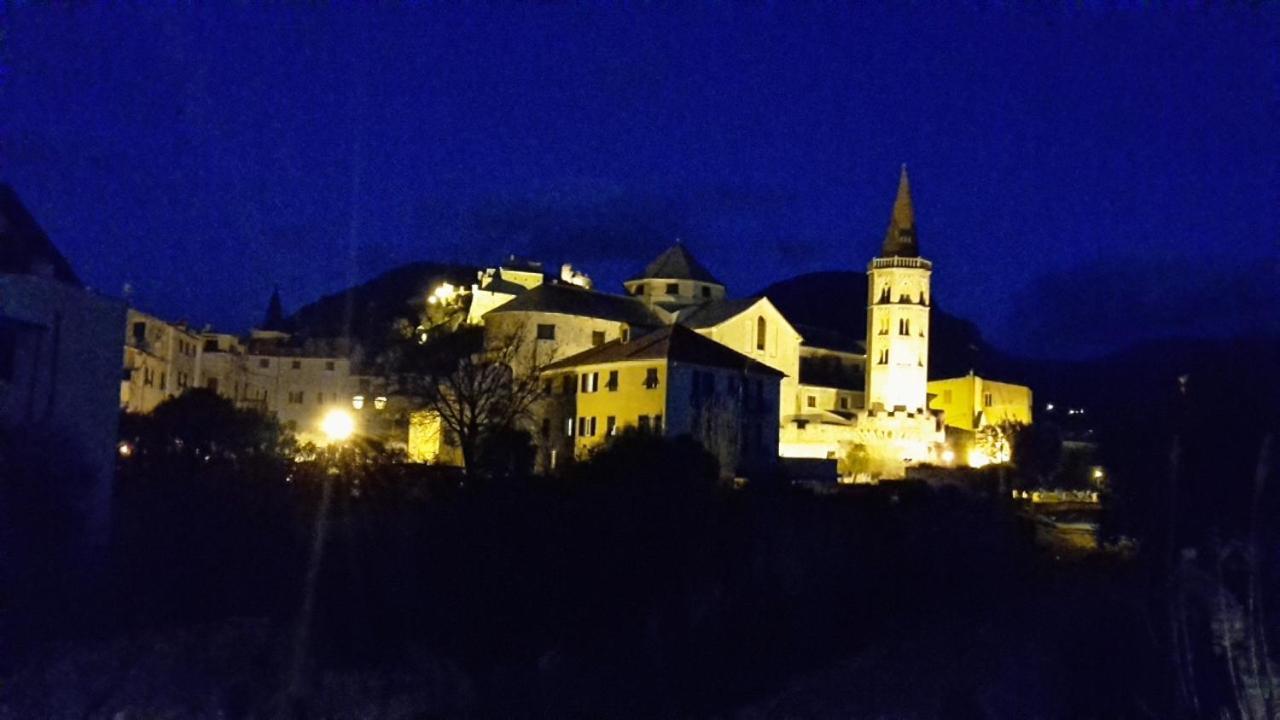 Casa Mariuccia A Due Passi Dal Mare Lejlighed Finale Ligure Eksteriør billede