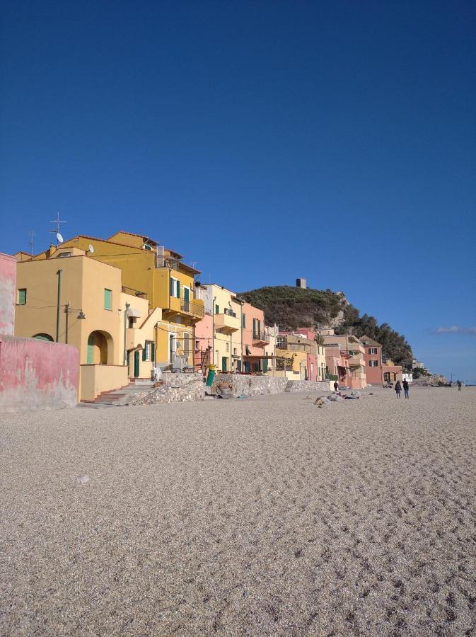 Casa Mariuccia A Due Passi Dal Mare Lejlighed Finale Ligure Eksteriør billede