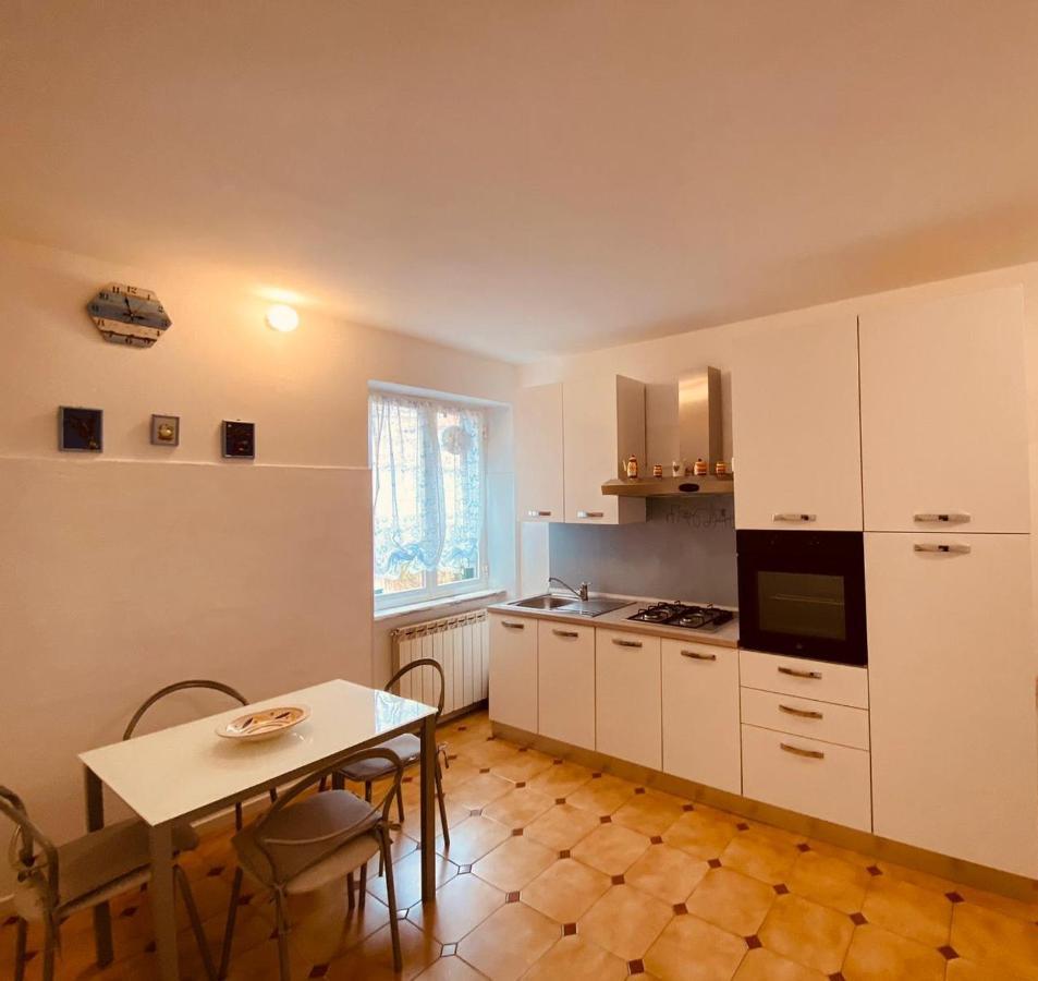 Casa Mariuccia A Due Passi Dal Mare Lejlighed Finale Ligure Eksteriør billede
